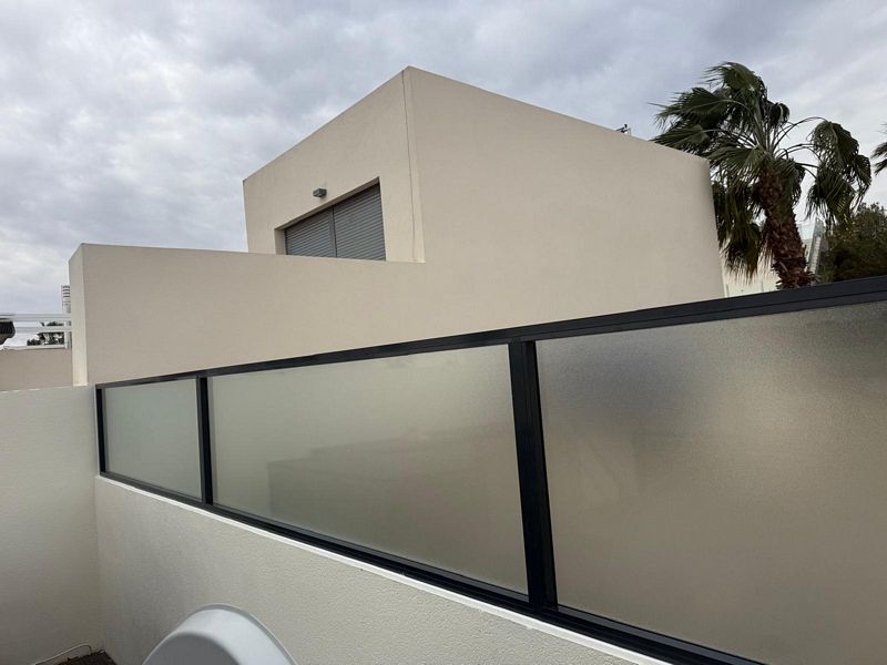 glasrcke-glas-vindskydd-rcke-insynnskydd-costablanca-villamartin-torrevieja-fastigheter