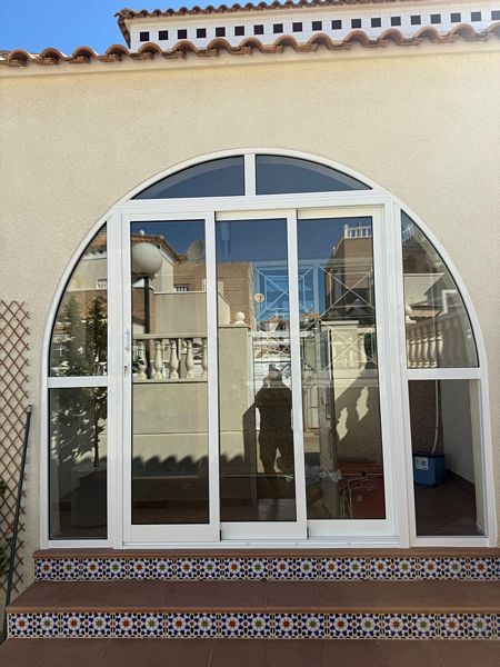inglasning-aluminium-altosdelabahia-torrevieja-skjutglas-costablanca.jpeg